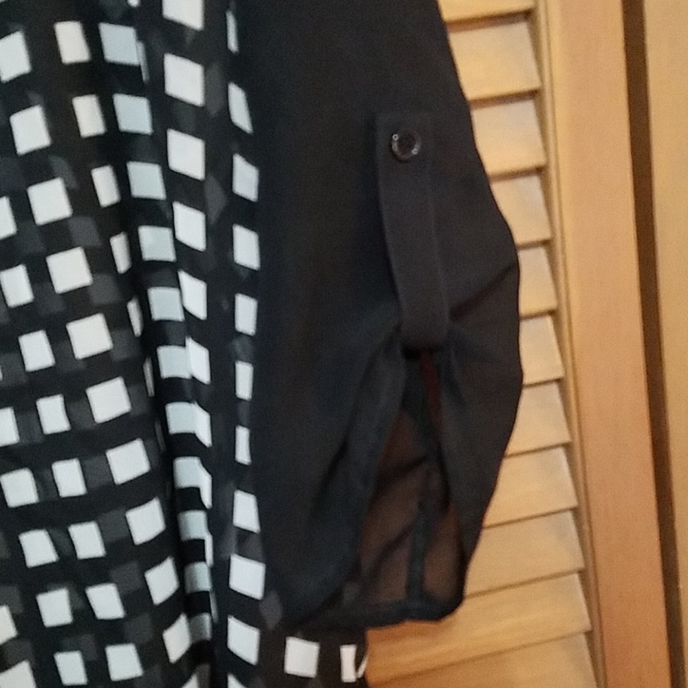 Sheer button blouse - Picture 3 of 4